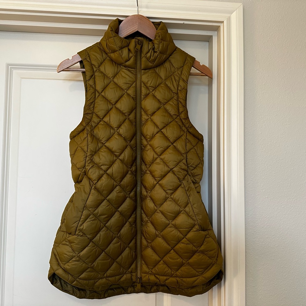 ATHLETA Women’s X-SMALL Whisper Featherless Vest Olive Green